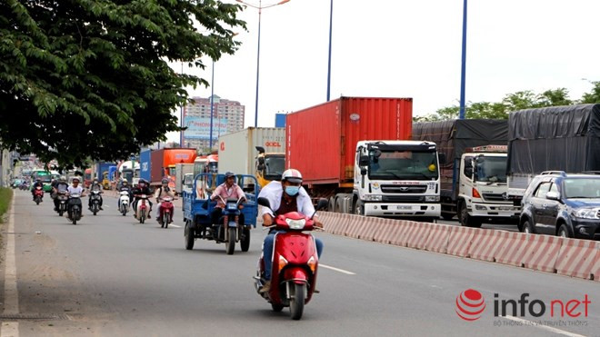 Trong khi đó ở làn xe máy các phương tiện qua lại thông thoáng. Khoảng 1h sau đó tình hình đã dần được cải thiện. Trong khi đó ở làn xe máy các phương tiện qua lại thông thoáng. Khoảng 1h sau đó tình hình đã dần được cải thiện.