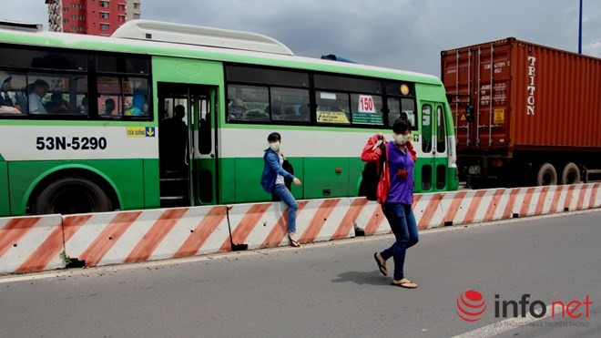 Những hành khách không chờ đợi được đã phải xuống xe giữa đường. Những hành khách không chờ đợi được đã phải xuống xe giữa đường.