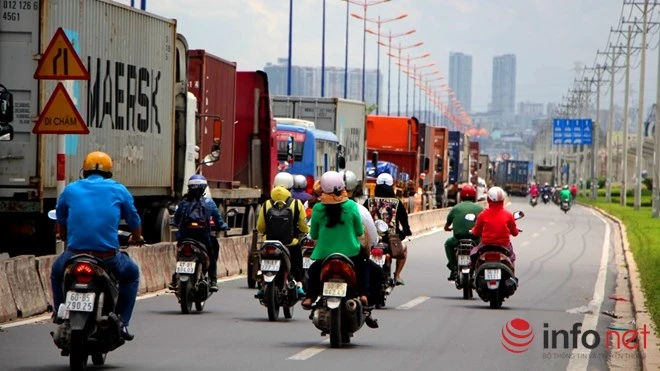 Kẹt xe nghiêm trọng ở cửa ngõ Sài Gòn