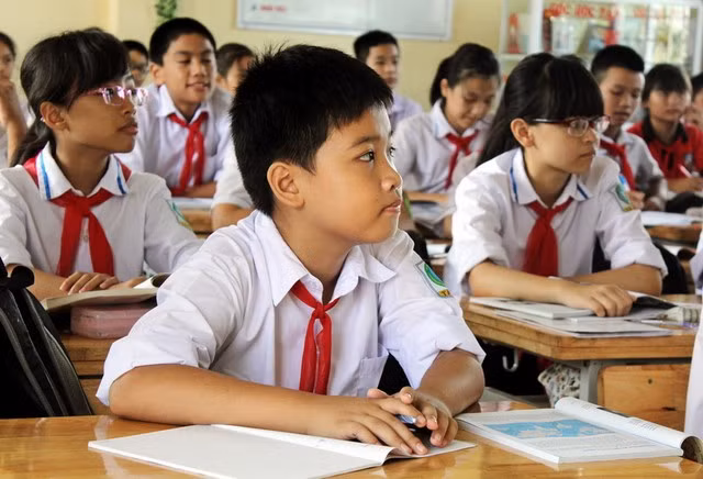 Em Hưng trong lớp học