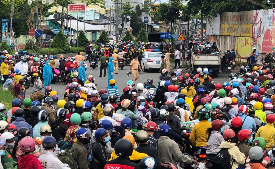 Dòng người từ TPHCM đổ về quê trong thời gian xảy ra dịch Covid-19.