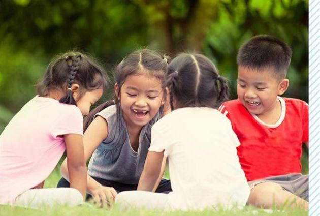 Cha mẹ cần dạy trẻ biết tha thứ dù với cả những người từng mắc lỗi. Ảnh minh họa.