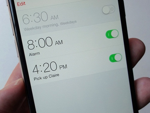 Hãy đặt tên cho từng mục báo thức để dễ quản lý.
