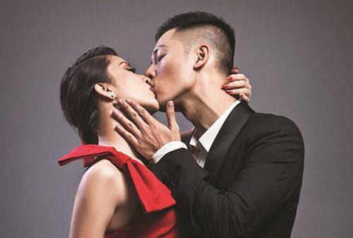 Khánh Thi òa khóc bên Phan Hiển trên sóng truyền hình ảnh 3 Khánh Thi òa khóc bên Phan Hiển trên sóng truyền hình ảnh 3