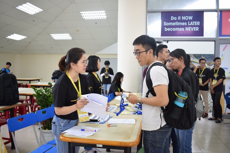 Khu vực “check in” trại công nghệ Hackathon “IdeaHunter 2018” Khu vực “check in” trại công nghệ Hackathon “IdeaHunter 2018”