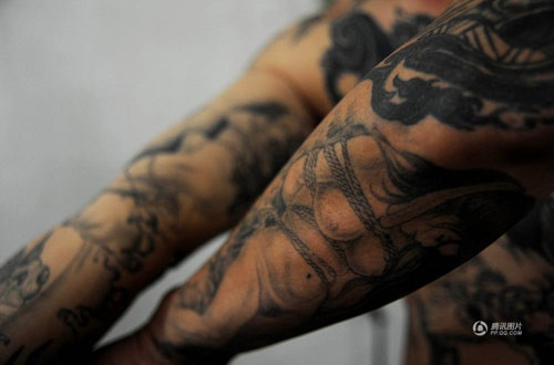 Cuộc sống tại trại quản thúc của những người già ở TQ ảnh 3 Cuộc sống tại trại quản thúc của những người già ở TQ - 3