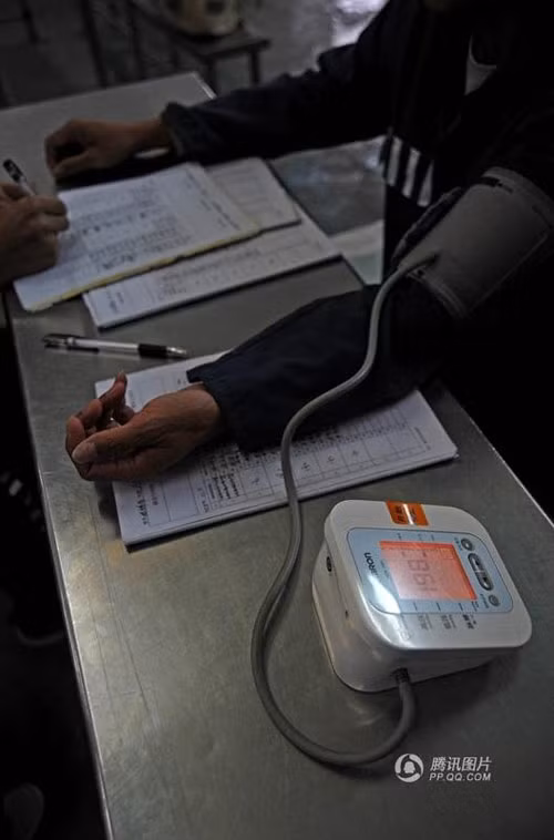 Cuộc sống tại trại quản thúc của những người già ở TQ - 10