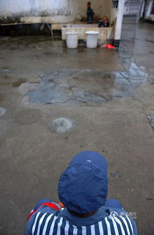 Cuộc sống tại trại quản thúc của những người già ở TQ ảnh 6 Cuộc sống tại trại quản thúc của những người già ở TQ - 6