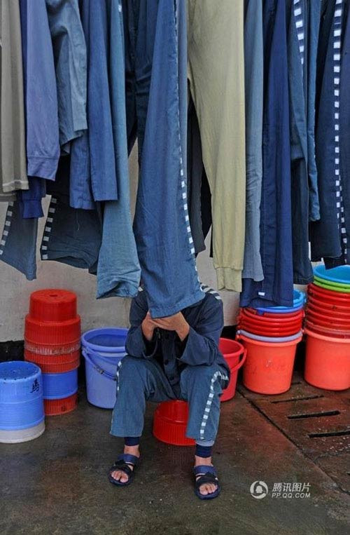 Cuộc sống tại trại quản thúc của những người già ở TQ ảnh 8 Cuộc sống tại trại quản thúc của những người già ở TQ - 8