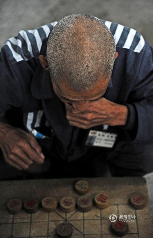 Cuộc sống tại trại quản thúc của những người già ở TQ ảnh 12 Cuộc sống tại trại quản thúc của những người già ở TQ - 12