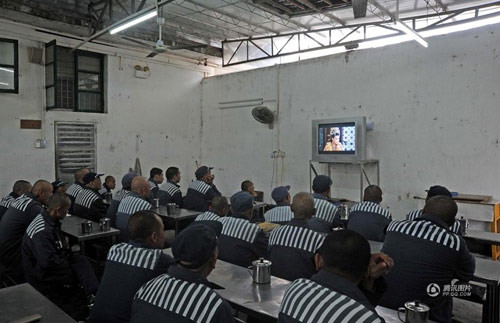 Cuộc sống tại trại quản thúc của những người già ở TQ ảnh 5 Cuộc sống tại trại quản thúc của những người già ở TQ - 5