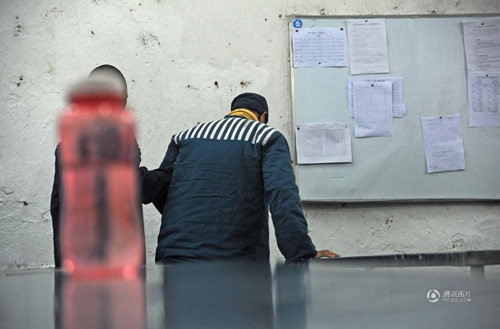 Cuộc sống tại trại quản thúc của những người già ở TQ ảnh 4 Cuộc sống tại trại quản thúc của những người già ở TQ - 4