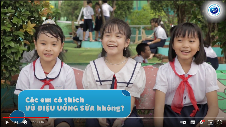Sự hào hứng, phấn khởi của các em thể hiện rõ rệt khi được hỏi về Vũ điệu uống sữa. Sự hào hứng, phấn khởi của các em thể hiện rõ rệt khi được hỏi về Vũ điệu uống sữa.