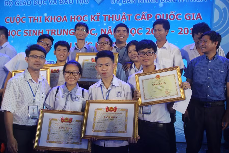 Niềm vui của đoàn học sinh tỉnh Bà Rịa-Vũng Tàu tại cuộc thi
