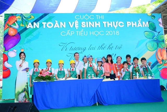 Niềm vui của các em học sinh tại cuộc thi