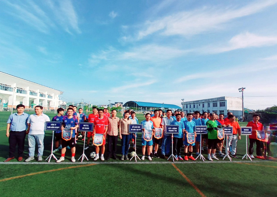 Các đội bóng tham dự giải. Các đội bóng tham dự giải.