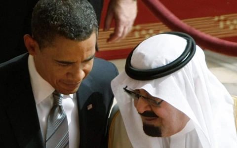 Tổng thống Mỹ Obama và Quốc vương quá cố Saudi Arabia Abdullah trong một cuộc gặp 2009 (ảnh: AP)