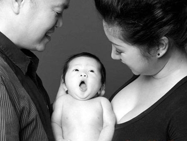 Thúy Nga cho rằng, hình ảnh cô, ông Nam và bé Nguyệt Cát như một gia đình hạnh phúc thực chất chỉ là ảnh quảng cáo.