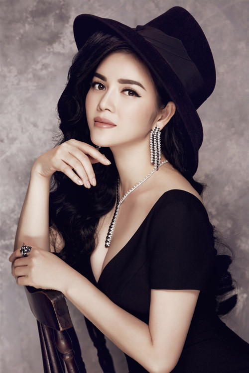 Lý Nhã Kỳ khoe lưng trần gợi cảm - Ảnh 8 Lý Nhã Kỳ khoe lưng trần gợi cảm - Ảnh 8