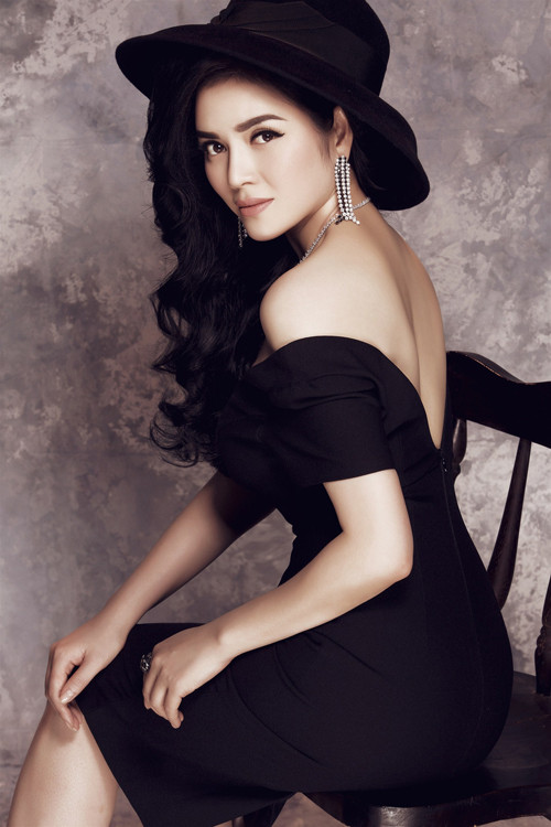 Lý Nhã Kỳ khoe lưng trần gợi cảm - Ảnh 10 Lý Nhã Kỳ khoe lưng trần gợi cảm - Ảnh 10