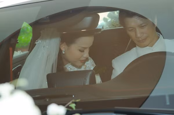 Lộ ảnh đám cưới bí mật của Dustin Nguyễn và Bebe Phạm
