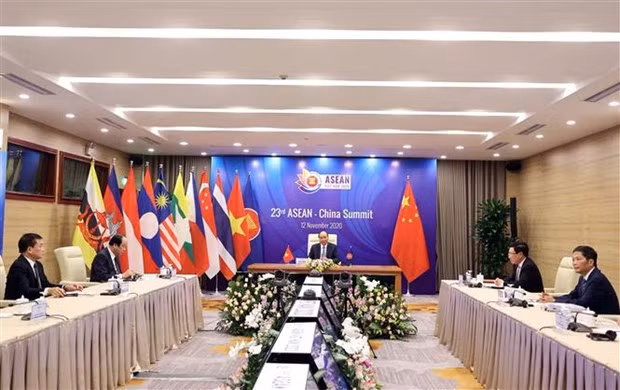 Thủ tướng Nguyễn Xuân Phúc, Chủ tịch ASEAN 2020 đồng chủ trì Hội nghị Cấp cao ASEAN-Trung Quốc lần thứ 23. (Ảnh: Thống Nhất/TTXVN).