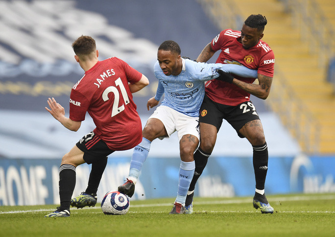 Trận derby Manchester được cho là nghiêng bất lợi về Man United. Trận derby Manchester được cho là nghiêng bất lợi về Man United.