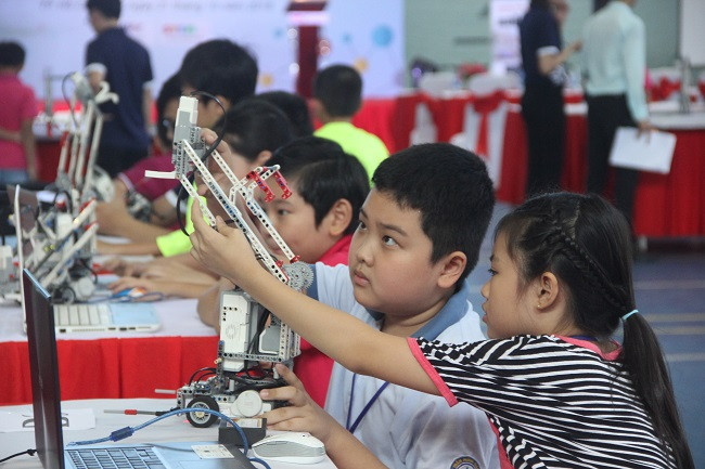 Cùng bạn trao đổi để hoàn thiện robot