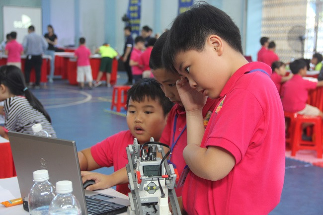 Điều chỉnh cho robot chạy chính xác hơn sau phần thử nghiệm