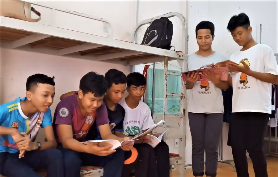 HS Trường THCS&amp;THPT DTNT huyện Châu Thành chuẩn bị vào năm học mới.