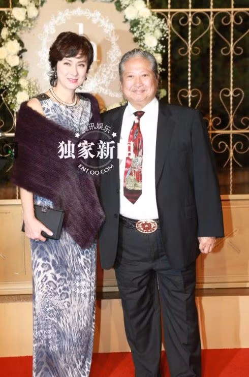 Vợ chồng Hồng Kim Bảo có mặt là một nguyên nhân khiến Phạm Băng Băng e ngại? Vợ chồng Hồng Kim Bảo có mặt là một nguyên nhân khiến Phạm Băng Băng e ngại?