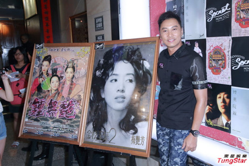 Một triển lãm ảnh về Mai Diễm Phương - cố ca sĩ, diễn viên nổi tiếng Hong Kong đã diễn ra hôm 18/7 với sự góp mặt của nhiều bạn bè, người thân cũng như fan mến mộ. Mai Diễm Phương từng là ngôi sao của làng giải trí Hoa ngữ, cô qua đời ở tuổi 40 vì căn bệnh ung thư, để lại nhiều thương tiếc cho khán giả. Đến tham dự sự kiện, diễn viên Đàm Diệu Văn đã có những lời chia sẻ, những câu chuyện, kỷ niệm thú vị về người bạn diễn mà anh quý mến một thời, Mai Diễm Phương. dam-dieu-van-1-2413-1437264734.jpg