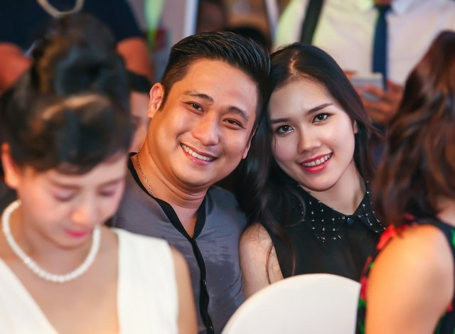 Vợ chồng diễn viên Minh Tiệp luôn tình tứ bên nhau Vợ chồng diễn viên Minh Tiệp luôn tình tứ bên nhau