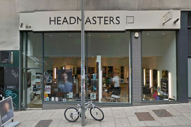 Sau một lần gội đầu ngoài tiệm, người đàn ông hóa tàn phế ảnh 2