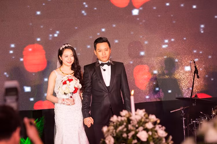 Ca sĩ Tuấn Hưng là ai?