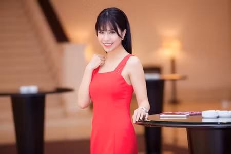 Vũ Ngọc Ánh thanh lịch khi đi làm MC - Ảnh 2 Vũ Ngọc Ánh thanh lịch khi đi làm MC - Ảnh 2