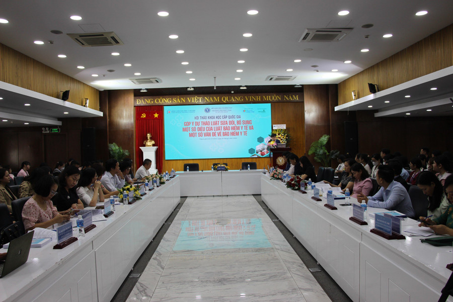 Toàn cảnh Hội thảo Khoa học cấp Quốc gia với chủ đề: “Góp ý Dự thảo Luật sửa đổi, bổ sung một số điều của Luật Bảo hiểm Y tế và một số vấn đề về bảo hiểm Y tế&quot;.