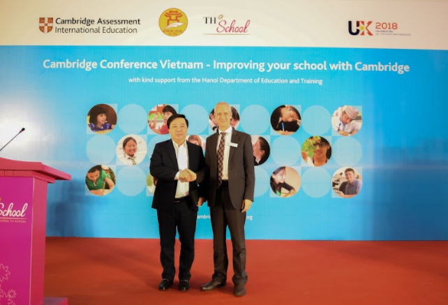 Tiến sĩ Chử Xuân Dũng và GS Ben Schmidt