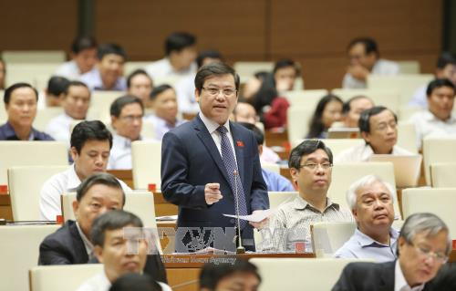 Viện trưởng Viện kiểm sát nhân dân tối cao Lê Minh Trí trả lời chất vấn của đại biểu Quốc hội. Ảnh: Doãn Tấn/TTXVN