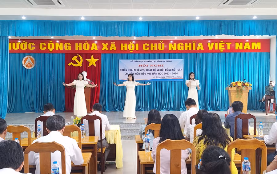 Sở GD&ĐT An Giang Hội nghị triển khai nhiệm vụ hoạt động Hội đồng cốt cán chuyên môn tiểu học năm học 2023 - 2024. (Ảnh: Trọng Nhân)