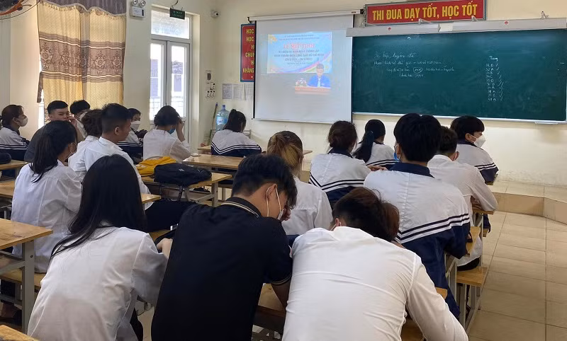 Học viên Trung tâm GDNN - GDTX huyện Đan Phượng trong những ngày ôn thi.