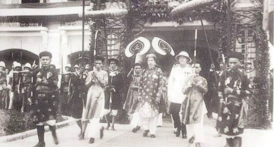 Vua Bảo Đại, vị vua cuối cùng của chế độ phong kiến đã tồn tại hàng ngàn năm ở Việt Nam, vào chiều 30/8/1945 thoái vị, mở ra một trang sử mới của dân tộc. Ảnh: Tư liệu. Vua Bảo Đại, vị vua cuối cùng của chế độ phong kiến đã tồn tại hàng ngàn năm ở Việt Nam, vào chiều 30/8/1945 thoái vị, mở ra một trang sử mới của dân tộc. Ảnh: Tư liệu.