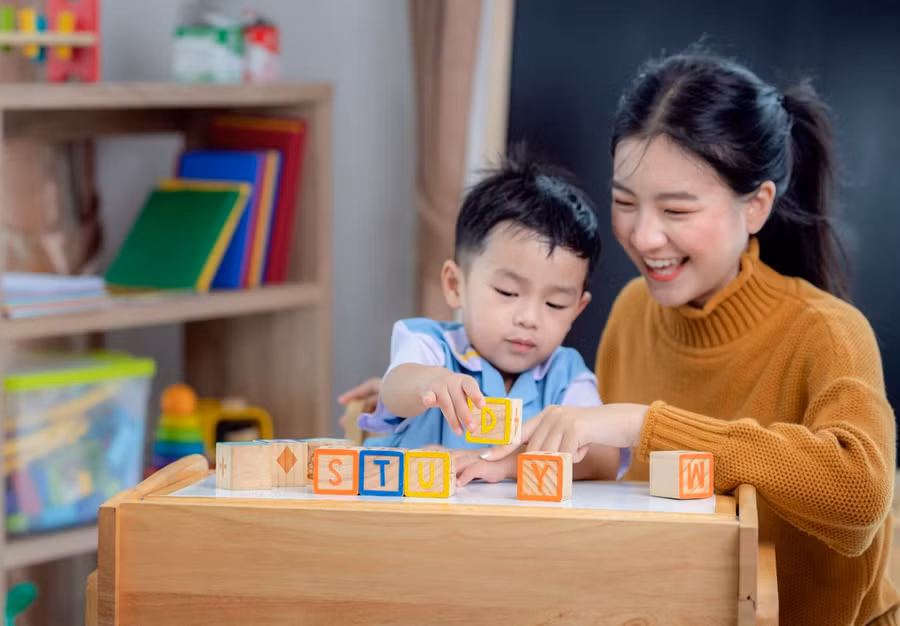 Khi học tập thông qua hoạt động vui chơi, trẻ sẽ vô cùng thích thú. Ảnh minh họa.