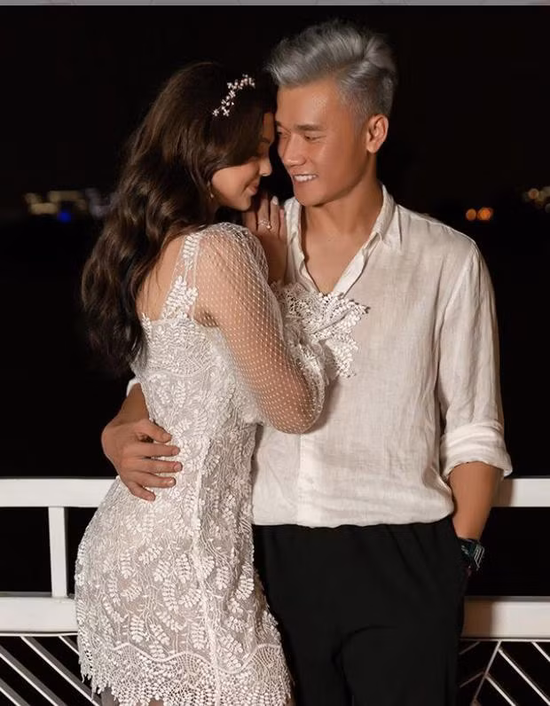 Chàng thủ thành người Thanh Hóa không ngại “khoe” ảnh tình tứ với người đẹp đến từ Ukraine.