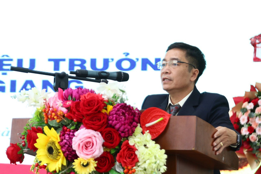 TS Nguyễn Trung Cang, tân Phó Hiệu trưởng Trường ĐH Kiên Giang phát biểu nhận nhiệm vụ. TS Nguyễn Trung Cang, tân Phó Hiệu trưởng Trường ĐH Kiên Giang phát biểu nhận nhiệm vụ.