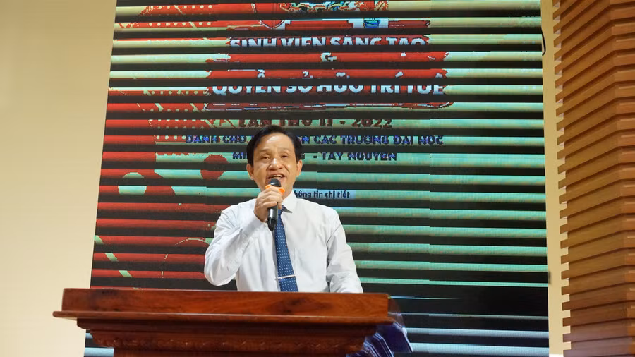 PGS.TS. Đoàn Đức Lương, Hiệu trưởng trường Đại học Luật - Đại học Huế phát tại cuộc thi.