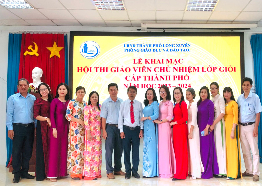 Giáo viên các đơn vị trường học tham gia Hội thi.