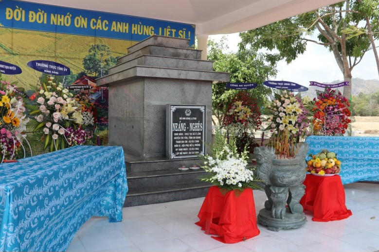 Khu mộ nữ liệt sĩ, Anh hùng Lực lượng vũ trang Nhân dân Neáng Nghés (xã Ô Lâm, huyện Tri Tôn, tỉnh An Giang).