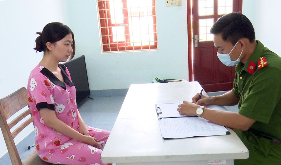 Đối tượng Nguyễn Kim Ngọc khai nhận hành vi cố ý gây thương tích do ghen tuông. (Ảnh: Nghiêm Túc) 