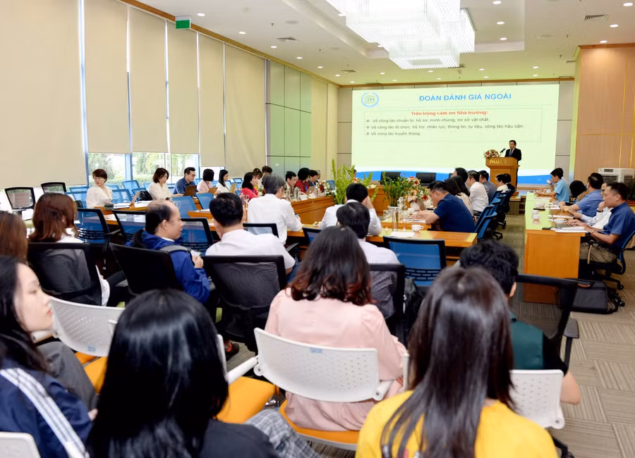 Quang cảnh tại phiên bế mạc.